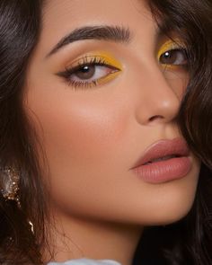 Subtle Colorful Makeup, Yellow Eye Makeup, Mekap Mata, Yellow Makeup, Yellow Eyeshadow, Cute Eye Makeup, Eye Makeup Techniques, Smink Inspiration, Eye Makeup Designs