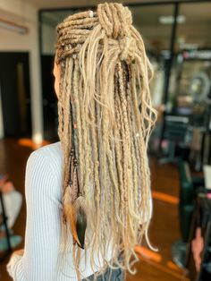 Fox Locks, Blond Dreadlocks, Human Hair Dread Extensions, Blonde Synthetic Dreads, Blood Red Hair, Witchy Hair, Dreadlocks Styles, Dreadlocks Girl, Blonde Dreadlocks