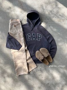 Clogs For Women, Gap Hoodie, Outfits Hombre, Daily Outfit Inspiration, Mens Outfit Inspiration, Cool Outfits For Men