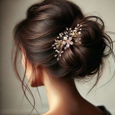 Elevate your wedding day look with our Romantic Wedding Hair Comb with Flowers. Meticulously crafted, this elegant piece combines delicate flowers and leaves with shimmering pearls and rhinestones, all gracefully set on a soft alloy wire. Available in silver, gold, and rose gold, it seamlessly complements any bridal ensemble. Measuring about 5 by 2.75 inches, this hair comb adds a touch of timeless beauty and sophistication to your special day. Beyond weddings, this versatile headdress is perfec Wedding Hair Updo Elegant, Rose Gold Bridal Hair Piece, Wedding Hair Ideas, Pearl Hair Comb Wedding, Pearl Wedding Hair, Gorgeous Images, Floral Wedding Hair, Random Products