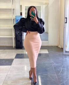 Office Outfits Women Pencil Skirt, Pencil Skirt Outfits Classy, Work Baddie, Official Wear, Corporate Attire Women, Cute Church Outfits, Beige Pencil Skirt, Chic Work Outfit