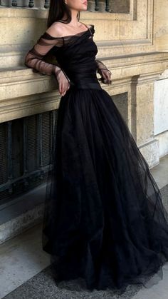 Dark Feminine Dresses Long, Dark Academia Gowns, Dark Red Prom Dresses Long Elegant, Shifting Script, قلادات متدلية, Tulle Long Prom Dress, Dark History, Elegant Ball Gowns, Prom Dress Evening