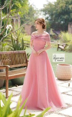 Outfits For Bridesmaid, Korean Fashion Women Dresses, Engagement Gown, Beautiful Frocks, Non Hijab, Wedding Guest Gowns, Bandhani Dress, Buttercream Cake Decorating, Mini Homecoming Dresses