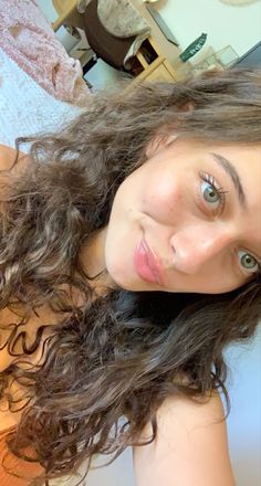 Brown Curly Hair With Green Eyes, Dark Curly Hair Blue Eyes, Curly Hair With Green Eyes, Girl With Brown Hair And Green Eyes, Black Curly Hair Green Eyes, Curly Hair Face Claims, Curly Brown Hair Girl, Green Eyes Curly Hair, Pretty People Naturally