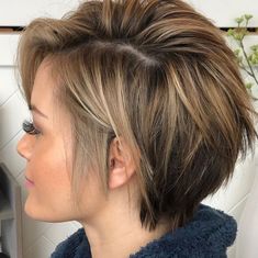 Short Feathered Hair, Haircut Ideas For Girls, Haircut Ideas Short, Short Haircuts Ideas, Haircut Idea, Pixie Haircut Ideas, Mom Hair, Haircuts Ideas