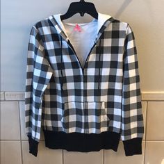 Brand New, Never Worn, No Tags. Purchased From A Boutique In Spain Many Years Ago. Black And White Large Grid Buffalo Checkered Plaid Hoodie Sweatshirt. Fully Zip Style With Hood. Ribbed Banding At Sleeves And Bottom Hem. Kangaroo Pockets On Either Side. Drawstring Hood. Very Lightweight Material. Size S. Casual Plaid Long Sleeve Sweatshirt, Casual Long Sleeve Plaid Sweatshirt, Casual Plaid Hooded Top, Casual Cotton Plaid Sweatshirt, Casual Plaid Cotton Sweatshirt, Casual Plaid Sweatshirt For Winter, Plaid Cotton Sweatshirt For Fall, Checkered Hoodie, New Buffalo