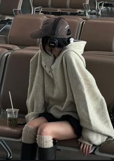 Hanyuc Instagram, Comfy Korean Outfits, Acubi Aesthetic, Mode Ulzzang, Boyfriend Style, Knit Hoodie, 가을 패션, 여자 패션, Casual Style Outfits