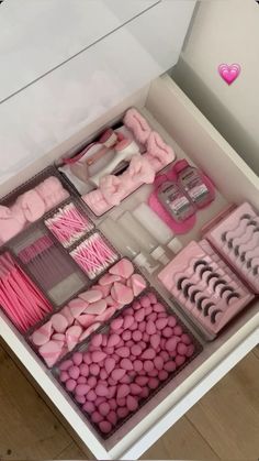 Cute Organizers For Room, Girly Items, Vanity Inspo, Rangement Makeup, Sanrio Aesthetic, Beauty Room Vanity, Room Organization Bedroom, Makeup Drawer Organization