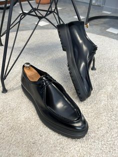 Collection : SPRING / SUMMER 22-23 Production : New season eva sole patent leather look casual shoes Color : Black Material Content: % 100 va sole Available size: 39-40-41-42-43-44 -45 Modern Business Casual Lace-up Shoes With Round Toe, Modern Patent Leather Slip-on Shoes, Low-top Leather Business Shoes For Spring, Spring Business Low-top Leather Shoes, Modern Black Loafers With Vibram Sole, Low-top Patent Leather Lace-up Shoes For Business, Black Loafers With Lug Sole And Plain Toe, Modern Leather Shoes With Round Toe For Business, Business Leather Slip-on Shoes With Lug Sole