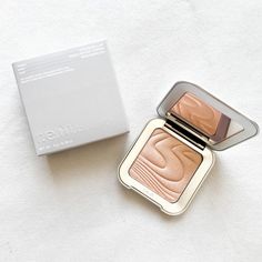 Rem Beauty Interstellar Highlighter Topper In The Shade Miss Mercury Brand New In Box Full Size R.E.M. Beauty Sephora Makeup, Highlighter Makeup, Interstellar, Highlighter, Womens Makeup, Sephora, Silver Gold, Makeup, Women Shopping