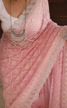 Pink Handloom Saree, Saree For Festival, Desi Wedding Bridesmaids, Chikan Kari Saree, Chikankari Saree Georgette, Pink Chikankari Saree, Lucknowi Saree, Indian Wedding Engagement, Lucknowi Chikankari Saree