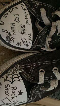 Converse Shoe Art, Converse Art Ideas, Converse Decoration Ideas, Converse Drawing Ideas, Decorating Converse