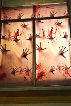 Diy Halloween Window Decorations, Diy Halloween Window, Window Decoration Ideas, Halloween Maze, Halloween Window Decorations, Halloween Decor Diy, Halloween Fest, Casa Halloween, Scary Decorations