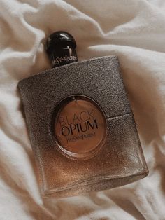 Ysl Perfume Aesthetic, Ysl Vibes, Perfumes Aesthetic, Fancy Perfume, Ysl Perfume, Oily Skin Face, Perfume Aesthetic, Edie Campbell, Expensive Perfume