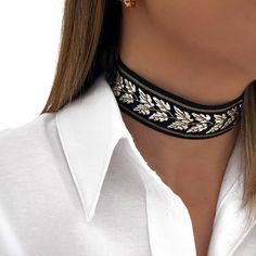 Our choker is made of fabric with black, white and gold threads. With an intertwined leaf print. It is perfect to wear on a daily basis or on special occasions. It is a boho - minimalist style, it looks beautiful on :) Without a doubt a good option to give as a gift! All our jewelry can get wet. - MATERIAL: * 18 kt gold plated - CHOKER SIZE: * Length: 28 cm plus extendable extension 6 cm * Width: 30 mm YOU CAN ALSO ASK FOR A CUSTOM NECKLACE SIZE (Write us by message) All our jewelry is handmade with love, designed and created by us. We are lovers of jewelry and fashion, that's why we put so much passion into our work. MAD JEWELRY Luxury Bohemian Choker For Parties, Elegant Festival Choker Necklace, Fabric Choker, Bohemian Handmade Choker, Festival Boho Collar Choker Jewelry, Bohemian Festival Choker Jewelry, Delicate Choker Necklace, Delicate Choker, Boho Choker