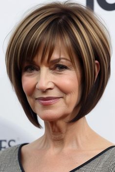 Explore chic short bob haircuts for women over 60 that flatter your features and are easy to style. From sleek bobs to layered cuts, these hairstyles offer timeless elegance with modern touches. Short Bob Haircuts For Women, Short Wedge Hairstyles, Short Bobs With Bangs, Angled Bob Haircuts, Pixie Haircut Ideas, Hair Contouring, Haircuts For Ladies, Chic Bob