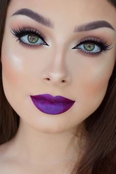 Perfect Cat Eye Makeup Ideas To Look Sexy ★ Purple Lipstick Makeup, Cat Eyeliner, Valentines Day Makeup, Purple Lips, Purple Lipstick