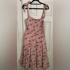 Disney Her Universe Sundress With Minnie Mouse Silhouettes. Size Xl With Pockets. Super Soft And Tie Straps. New Without Tags Cute Cotton Midi Dress, Minnie Mouse Silhouette, Minnie Mouse Dress, Her Universe, Disney Dresses, Sun Dress, Dress With Pockets, Xl Dress, Sundress