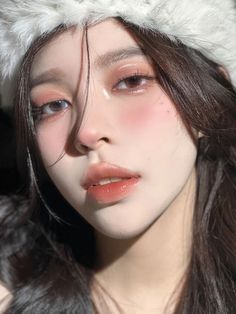 Cold Nose Makeup, I'm Cold Girl Makeup, Cold Weather Makeup Looks, Deep Winter Douyin Makeup, I’m Cold Makeup Winter, Im Cold Aesthetic, Winter Makeup Looks Aesthetic, Douyin Cold Makeup, Christmas Makeup 2023