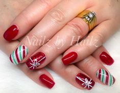 Xmas Nails Designs Simple Christmas French Manicures, Bling Christmas Nails, Nail Designs Xmas, Acrylic Nails Bling, Short Christmas Nail Designs, Short Christmas Nails, Christmas Nail Designs Acrylic, Glitter Gel Nail Designs, Winter Nail Art Designs