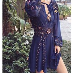 For Love & Lemons Navy Off Of The Shoulder Dress Size Small Never Wornnew With Tagsno Tradeshappy Poshingxx -Hals Blue Bohemian Mini Dress Knee-length, Blue Bohemian Knee-length Mini Dress, Elegant Blue Dress For Festival, Elegant Blue Festival Dress, Blue Bohemian Mini Dress For Fall, Bohemian Knee-length Dresses For Date Night, Bohemian Knee-length Mini Dress For Party, Blue Bohemian Mini Dress For Brunch, Beautiful Boho Dresses