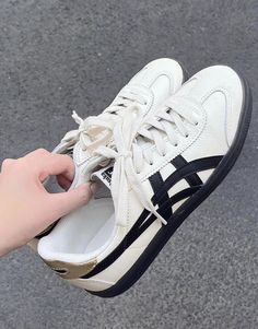 Tokyo finds: Onitsuka Tiger edition! 🇯🇵👟 Unbeatable prices on these kicks in Japan! Onitsuka Tiger Shoes, Onitsuka Tiger Women, Asics Japan S, Photographie Indie, Tiger Shoes, Shoe Wishlist, Adidas Spezial, Hype Shoes, Girly Shoes