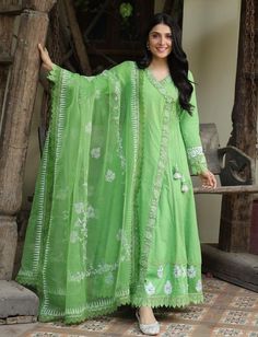 Simple Frocks, Lace Dress Design, Bollywood Outfits, Traditional Indian Outfits, Casual Wear Dress