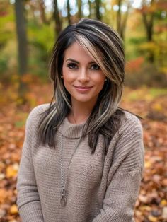 Dark Hair Colors For Green Eyes, Hairstyles And Colors For Medium Hair, Fall Hair Colors For Long Hair, Hair Color Short Hair Ideas, Haircut For Women In 40s, Hair Fall 2024, Hair Color Fall 2024, Fall Haircuts 2024, Brunette Fall Hair 2024