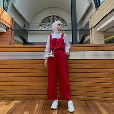 Red Hijab Outfit, Red Dress Outfit Casual, Outfit Ideas Hijab, White Outfits For Women, Fashionable Work Outfit, Modern Hijab Fashion, Blouse Casual Fashion, Muslim Fashion Hijab Outfits, Fashion Top Outfits