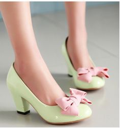 Girls Shoes Teenage, Silver Dress Shoes, Glamour Vintage, Heels Pink, Pink High Heels, Casual Dress Shoes, Heels Fashion, China Dress, Cute Heels