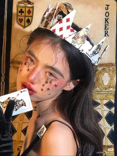 Queen Of Cards Makeup, Halloween Costumes Korean, Korean Halloween Costumes, Asian Halloween Ideas, Card Costume