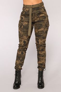 Don't Call Me High Rise Joggers - Olive Camo Tough Girl Outfit, Camo Pants Outfit, Yellow Camo, High Waisted Cargo Pants, Camouflage Jeans, Outfits Con Jeans, Tight Leather Pants, Camouflage Pants, Camo Fashion