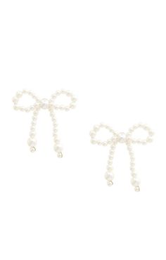 Add a touch of whimsy to your look with these charming bow pearl earrings! Delicate pearls dangle playfully from shimmering ribbon bows, making them the perfect playful yet elegant accessory. White Bow Earrings, Black Bow Earrings, Pearl Bow Earrings, Beaded Bow Earrings, Pearl Bead Earrings, Maternity Dress Wedding Guest, Hoco 2024, Bridal Party Accessories, Groomsmen Accessories