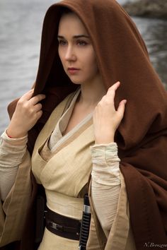 a woman dressed as star wars character ananna from the force awake is holding her hand on her shoulder