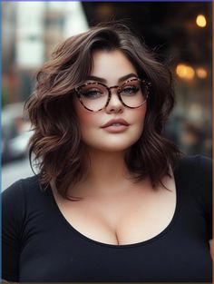 Calling all curvy queens! Check out these 36 gorgeous haircuts tailored for plus size beauties. From face-framing layers to voluminous curls, find the perfect style to complement your curves and boost your confidence. These stunning cuts will have you feeling fabulous and turning heads wherever you go. Embrace your unique beauty! Best Haircuts For Plus Size Women Round Faces, Modern Haircuts For Round Faces, Long Pixie Plus Size, Plus Size Brunette Hairstyles, Plus Size Medium Hair, Round Face Haircuts Curly, Round Face Haircuts Short Plus Size, Hair Styles For Full Face Women, Haircut Fat Face Girl