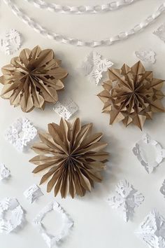 Learn how to cut out Advanced Paper Snowflakes to hang in your home this Holiday Season. These three shapes are simple to create and give your DIY snowflakes a unique and interesting look! A fun craft for all skill levels. Delineate Your Dwelling Hanging Paper Snowflakes, Bag Snowflakes, Diy Snowflakes, 3d Snowflakes, Snow Flakes Diy, Paper Snowflakes, Fun Craft, Girl Shower, Festive Christmas