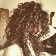 emory scott Good Hair Vision Board, Big Curly Hair Aesthetic, Brown Curls Aesthetic, Curly Hair Beach Aesthetic, Medium Curly Hair With Layers, Curly Hair Vision Board, Outfit For Curly Hair, Brown Curly Hair Aesthetic, Curly Brown Hair Aesthetic