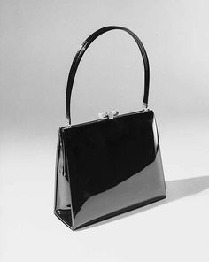 1950s Fashion Photography, Types Of Handbags, Vintage Leather Handbag, Aesthetic Bags, Patent Leather Handbags, Favorite Handbags