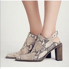 Brand New Free People Silver Storm Snakeskin Mule Size 38 Snake Print Leather Heels Medium Width, Leather Snake Print Heels, Medium Width Leather Snake Print Heels, Leather Snake Print Round Toe Heels, Snake Print Pointed Toe Heels Medium Width, Spring Snake Print Round Toe Heels, Snake Print Heels With Pointed Toe, Chic Spring Boots With Heel Strap, Leather Snake Print High Heels