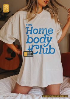 "The Homebody Club" Unisex T-shirt Design by jojoyu This item is made to order. If you want an oversized fit please size up! for reference, the model on the photo is usually a medium but wearing XL for an oversized fit. About the shirt: ◦ color: ivory ◦ relaxed fit  ◦ soft-washed, garment-dyed fabric ◦ double-needle stitching throughout the tee makes it highly durable  ◦ made with medium fabric (6.1 oz/yd²) consisting of high quality, 100% ring-spun US cotton for long-lasting comfort ◦ made with 100% US cotton that is ethically grown and harvested Copyright ©2024 Jojoyu. All rights reserved. Homebody Club, Homebody Shirt, Cute Lounge, Retro Funny, Home Cozy, Capsule Outfits, 2021 Fashion, Dyed Fabric, Stay At Home