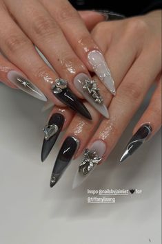 Glam Goth Nails, Square Nails 2023, Almond Nails 2023, Rhinestone Nail Ideas, Nail Inspo 2023, Asian Nails