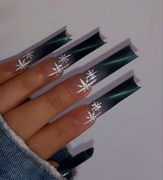 Extra Winter Nails, Long Christmas Nail Designs, New Years Nails Long, Black Christmas Nails Winter, Long Christmas Acrylic Nails, Baddie Christmas Nails, Christmas Nails Long, Black Winter Nails, 2025 Nails