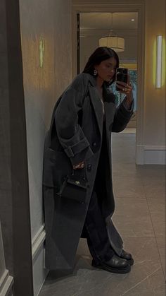 Stile Kendall Jenner, Estilo Kardashian, Trajes Kylie Jenner, Look Adidas, Trench Coat Outfit, Skandinavian Fashion, Kylie Jenner Outfits, Corporate Outfits