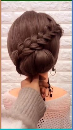 Short haircuts aren't just a style statement, they're a testament to the confidence, elegance, and undisguised charm that comes with age. In this article, Easy Bridesmaid Hairstyles, Hairstyles For Long Hair Tutorials, Long Hair Tutorials, Natural Hair Journey Tips, Diy Bridesmaid Hair, Bridesmaid Hairstyles For Long Hair, Diy Updo, Flower Bun, Gothic Hairstyles