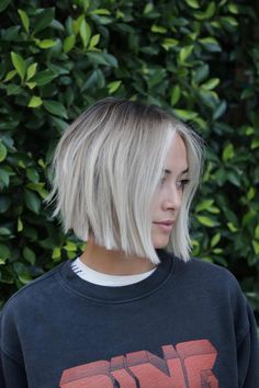 Short Hair Root Smudge, Chin Length Hair Fine Straight, Chin Length Hair For Fine Hair, Blonde Bob Shadow Root, Short Styles For Fine Hair, Short Bob Balayage, Silver Bob Haircut, Choppy Chin Length Hair, A Line Bob Short