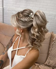 Pageant Hair, Short Homecoming Hair, Hoco Hair Ideas Medium, Long Hair Wedding Styles, Homecoming Hair Down, Bridesmaid Hair Down, Bridesmaid Hair Updo, Trendy Wedding Hairstyles, Short Wedding Hair