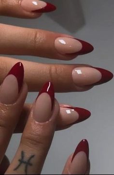 Burgundy is the perfect deep and elegant shade to experiment with for your manicures, This post has such gorgeous burgundy nail designs to try out! #dopenaildesigns Nail Burgundy, Trendy Classy Nails, Nails Maroon, Maroon Nail, Burgundy Nail Designs, Nail Tattoos, Nails Application, Deep Red Nails, Fake Nails White