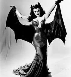 Beauty In Darkness, Chica Dark, Halloween Parejas, Bat Costume, Burlesque Costumes, Vintage Halloween Costume, Regular People, Vampire Costume, Vintage Goth