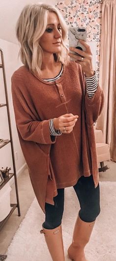 New Orleans Winter, Fall Looks For Women, Beige Pullover, Cozy Chic, Brown Sweater, Tunic Sweater, Fall Looks, Fall Winter Outfits, Outfits Casuales