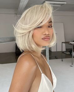 Short Blonde Hair On Latina, Short Blonde Hair Hairstyles, Blonde Bob Layers, Short Blonde Hair Blowout, Blonde Bob Asian, Lob Blonde Hair, Pink Grey Hair, Platinum Blonde Bob